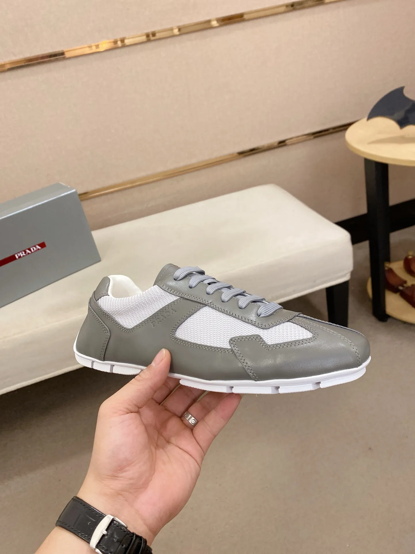 Men's shoes 💰 480💰 ✔️✔️✔️Top high version High-quality new PRADA (Prada) counters are launched at the same time. The new men's shoes and 😘fabrics are purely handmade in Niujing. Lining: Full cowhide lining. 👍🏿High-end☄️Open-molded non-slip rubber outsole, exquisite lines, simple and elegant, comfortable and high-end for leisure travel. Code number: 38-44. Can be customized45